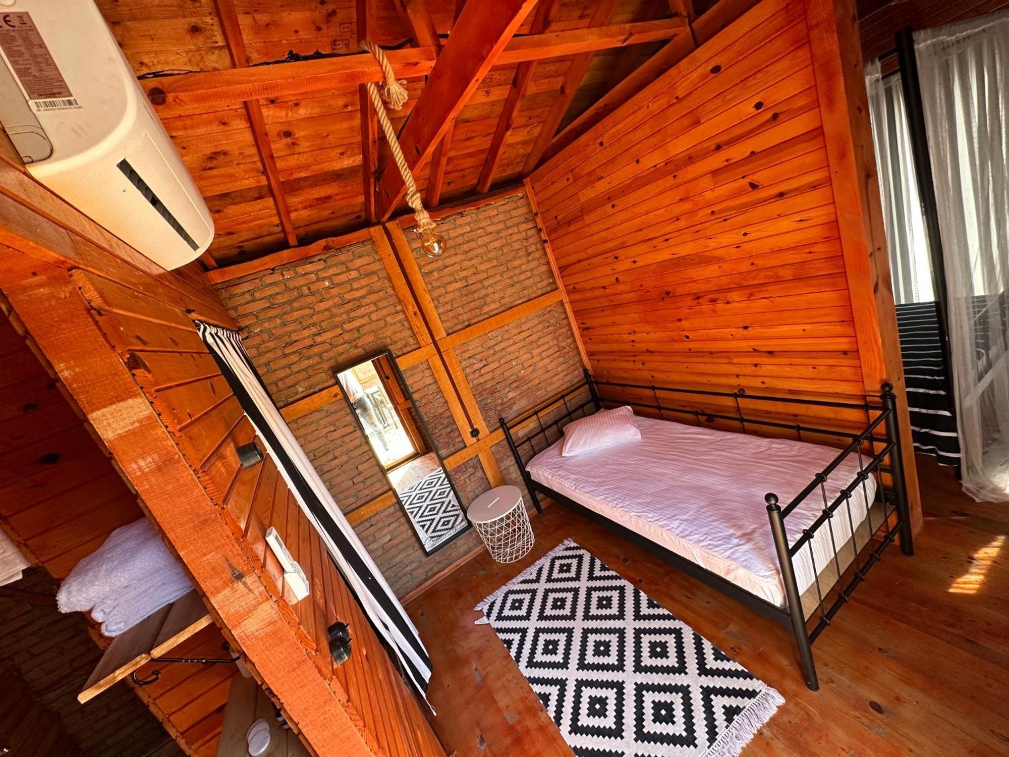 Otantik Tas Ev Bed & Breakfast ดาลามาน ภายนอก รูปภาพ