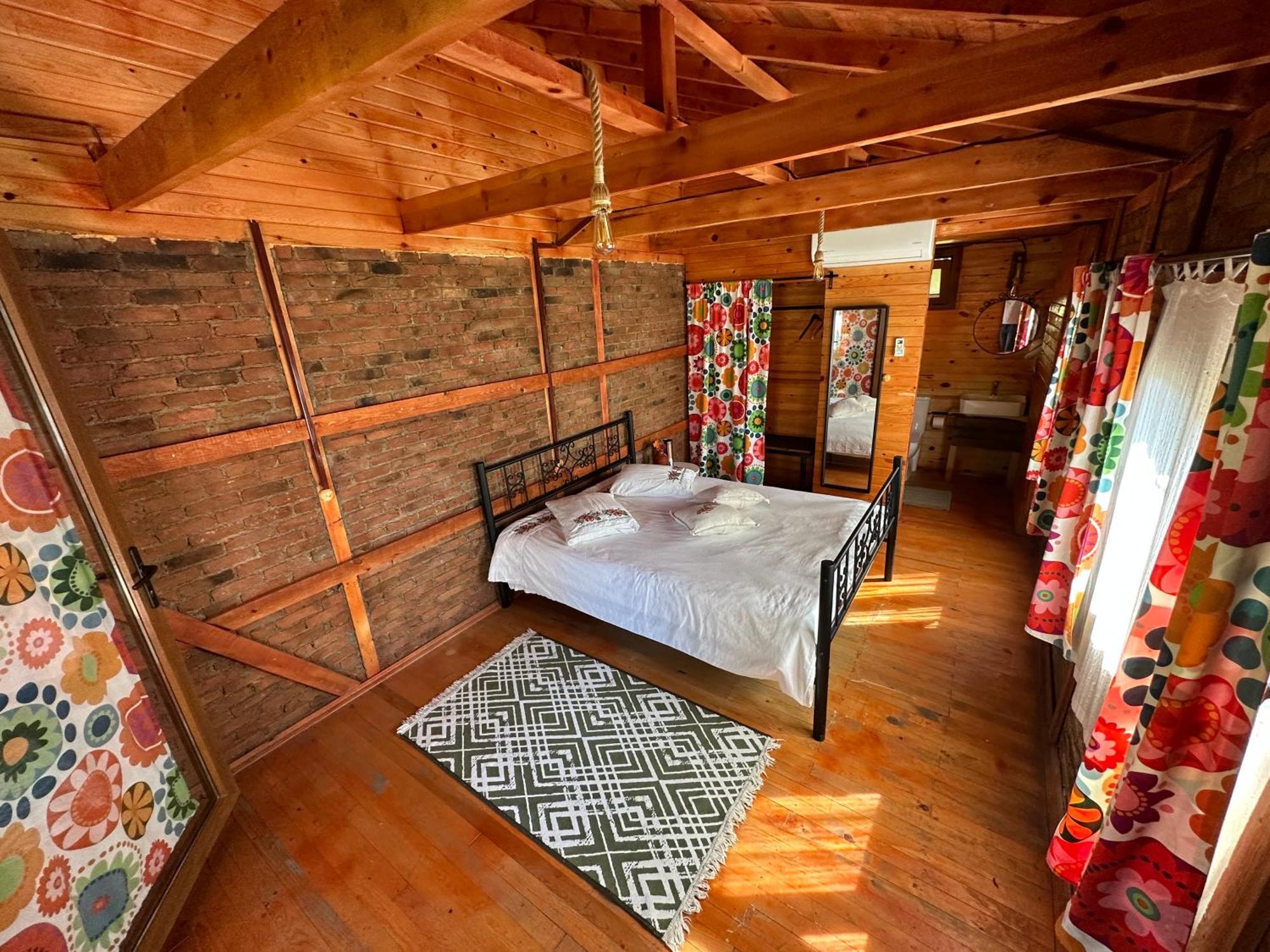 Otantik Tas Ev Bed & Breakfast ดาลามาน ภายนอก รูปภาพ