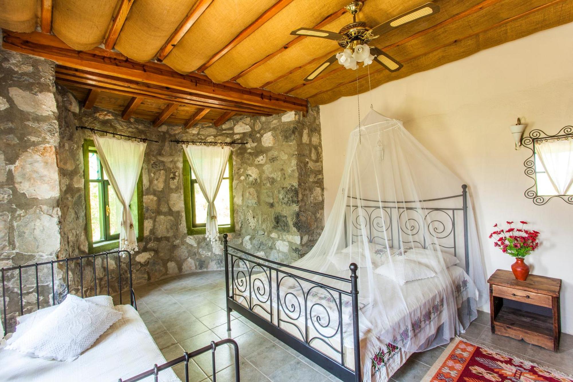 Otantik Tas Ev Bed & Breakfast ดาลามาน ภายนอก รูปภาพ
