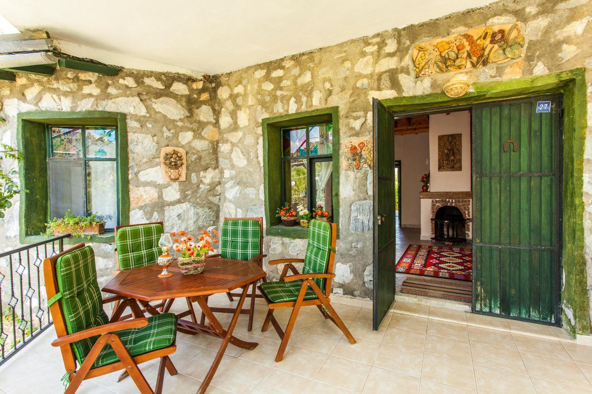 Otantik Tas Ev Bed & Breakfast ดาลามาน ภายนอก รูปภาพ